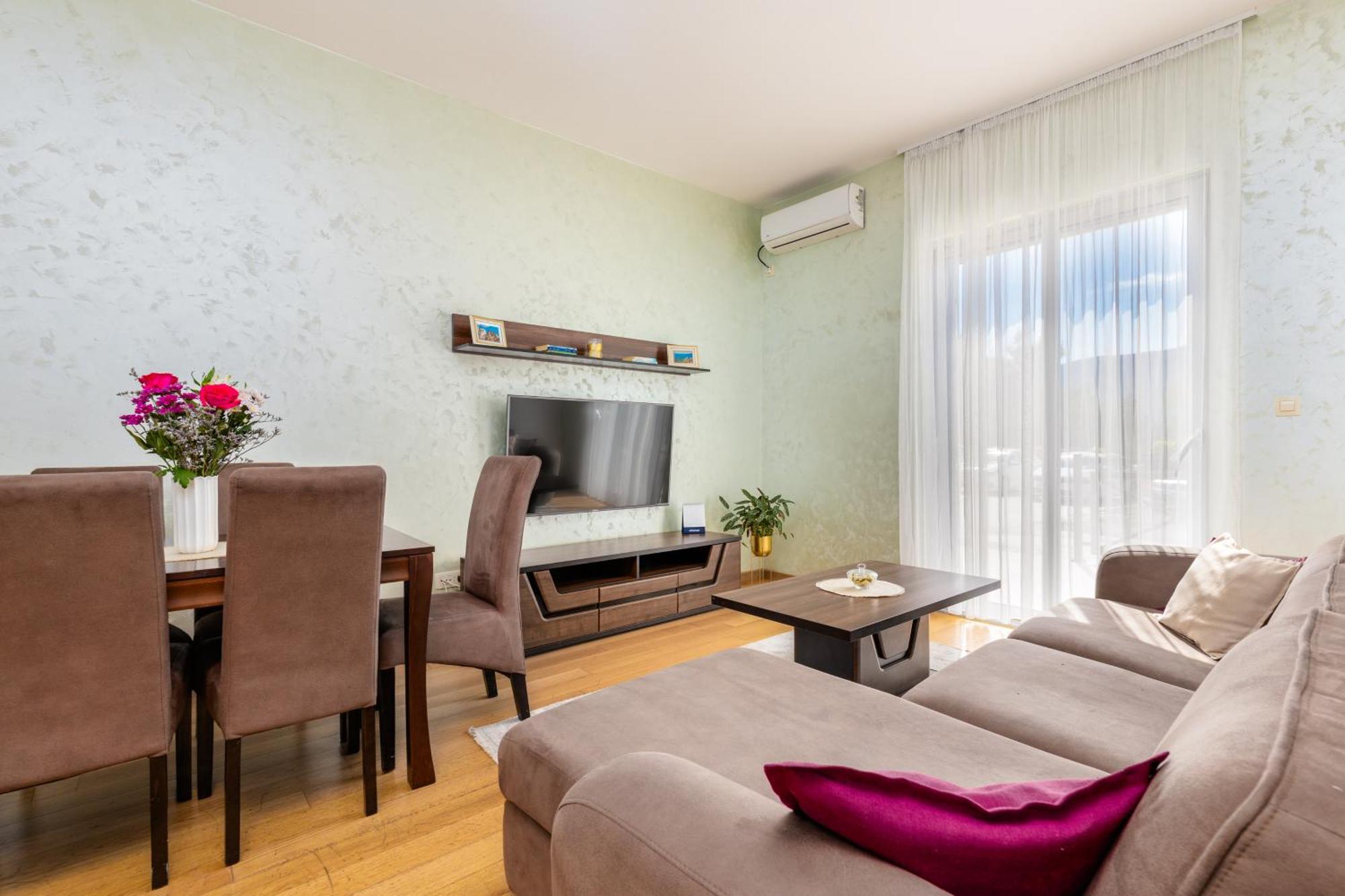 Apart Hotel M S Katunjanin แฮร์เซ็ก-โนวี ภายนอก รูปภาพ
