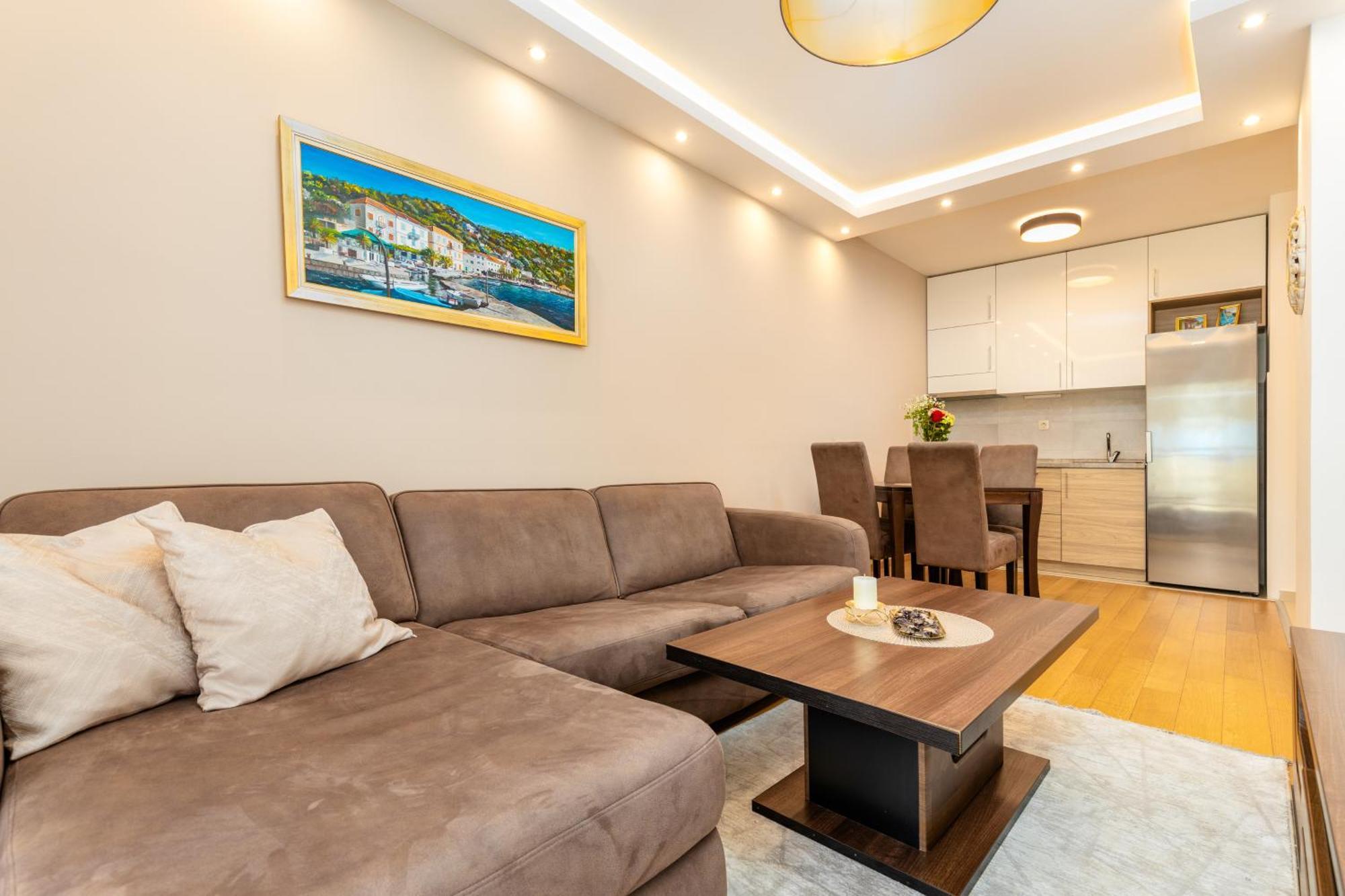 Apart Hotel M S Katunjanin แฮร์เซ็ก-โนวี ภายนอก รูปภาพ